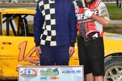 Eagle-09-07-15-IMCA-Nationals-401-Justin-Olsen-and-flagman-Billy-Lloyd